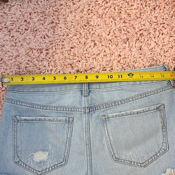 Express shortie low rise jean shorts. - Picture 4 of 8